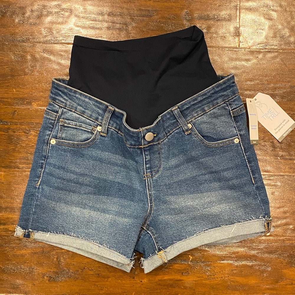 NWT Time & Tru Stretch Roll Cuff Women's Maternity Denim Shorts Size Small (4-6)